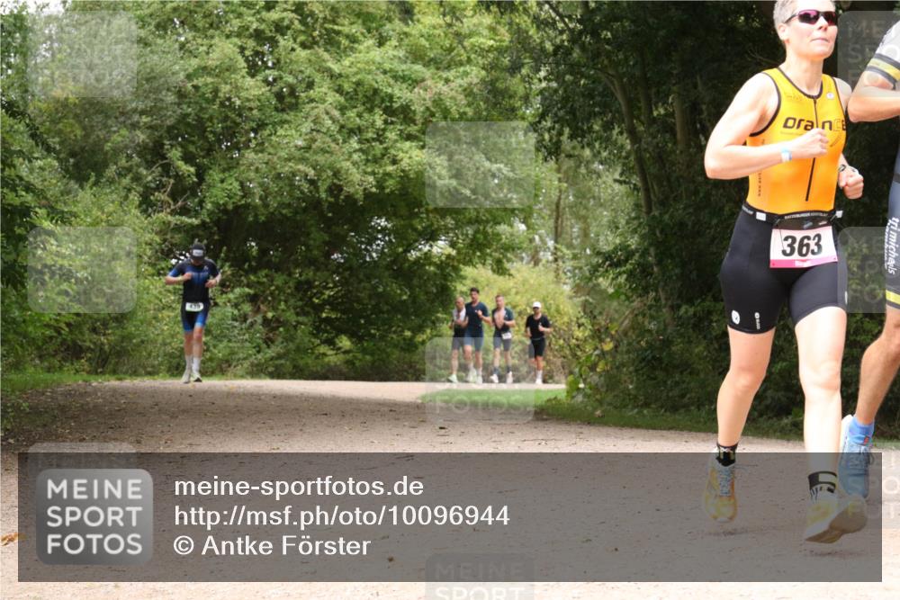 30.08.2026 - Elbe Triathlon Hamburg Antke Förster http://msf.ph/oto/10096944 30.08.2026 10:30:22 Laufen 438, 363 meine-sportfotos.de
