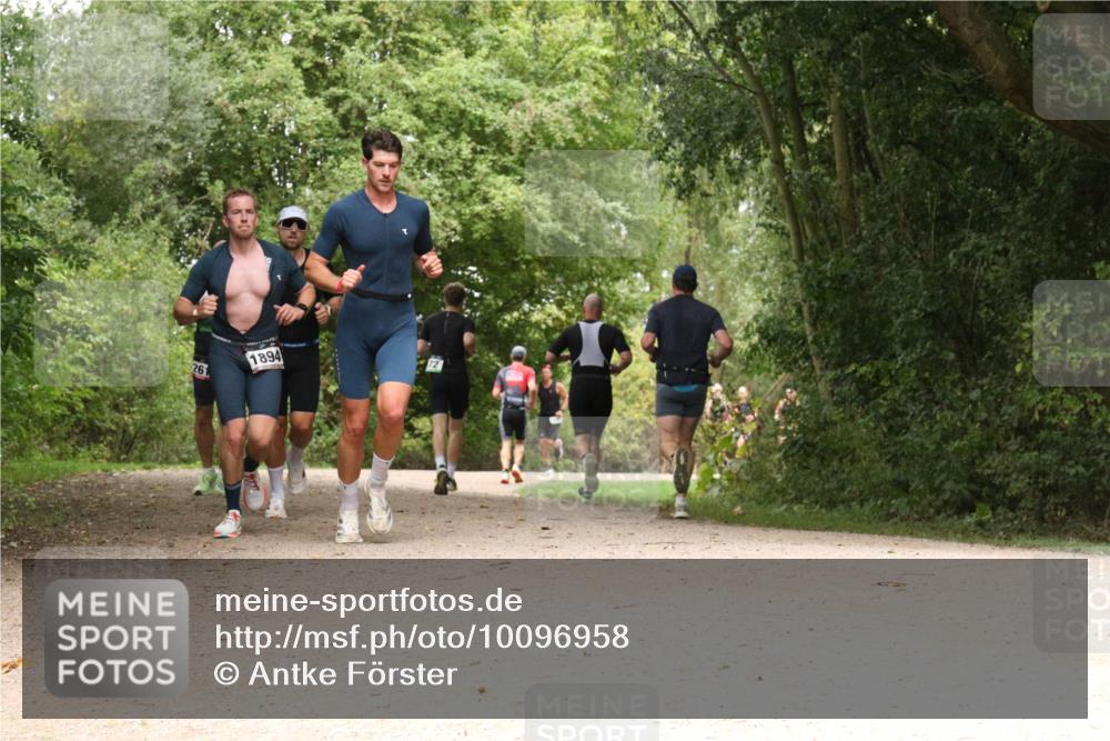 30.08.2026 - Elbe Triathlon Hamburg Antke Förster http://msf.ph/oto/10096958 30.08.2026 10:30:33 Laufen 261, 1894 meine-sportfotos.de