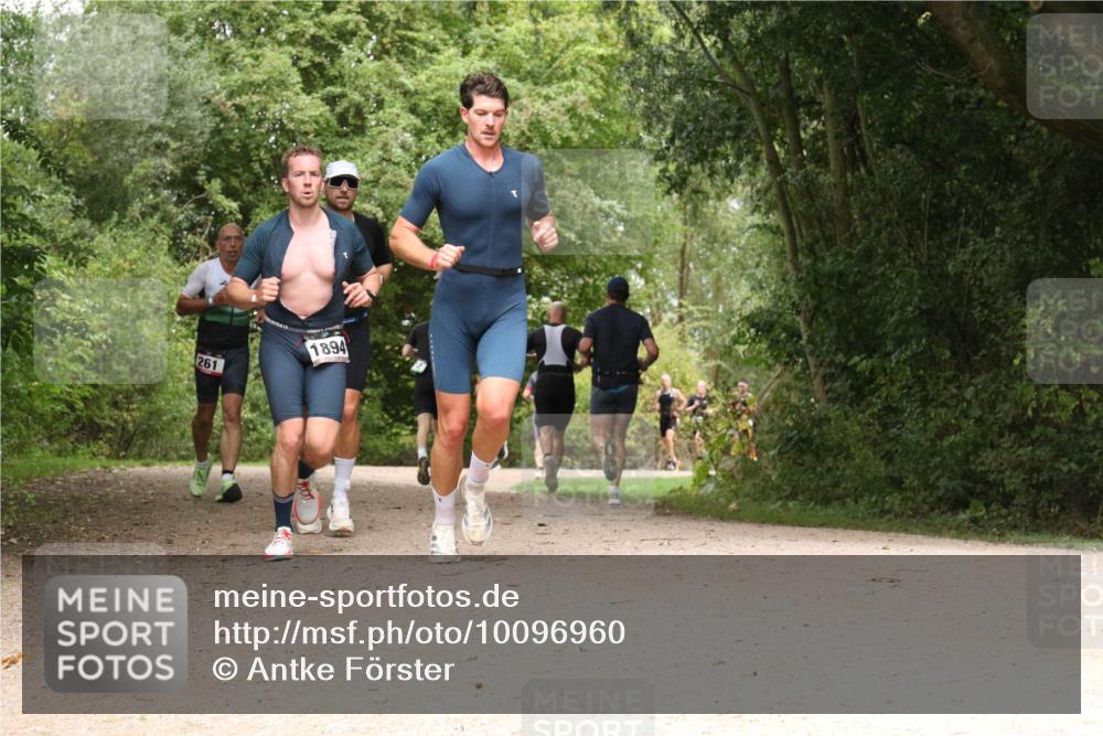 30.08.2026 - Elbe Triathlon Hamburg Antke Förster http://msf.ph/oto/10096960 30.08.2026 10:30:33 Laufen 261, 1894 meine-sportfotos.de