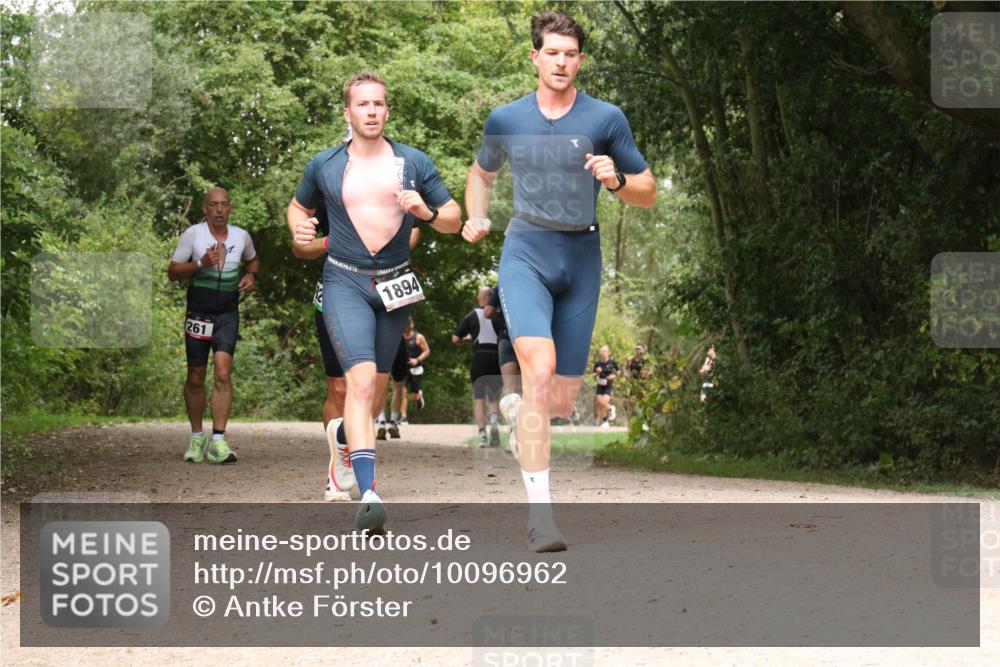 30.08.2026 - Elbe Triathlon Hamburg Antke Förster http://msf.ph/oto/10096962 30.08.2026 10:30:34 Laufen 261, 1894 meine-sportfotos.de