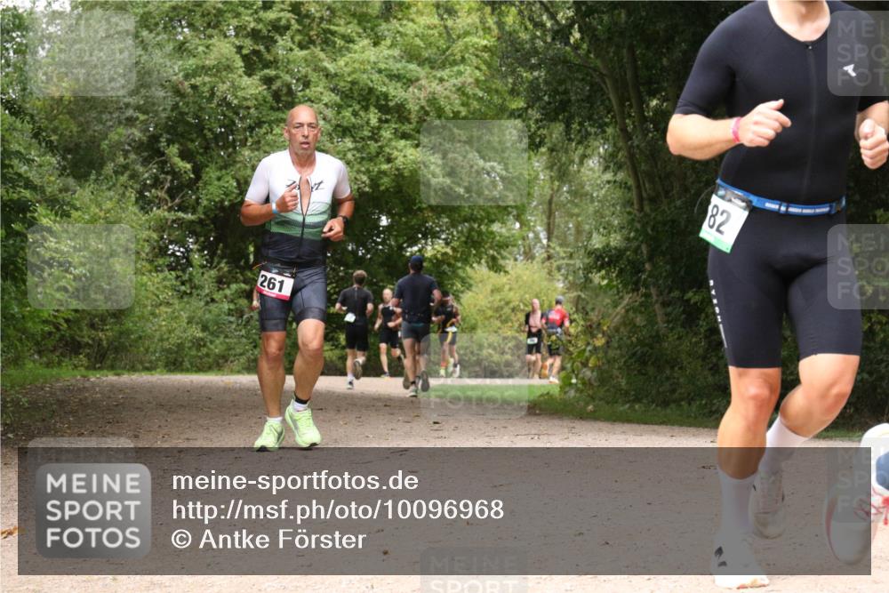 30.08.2026 - Elbe Triathlon Hamburg Antke Förster http://msf.ph/oto/10096968 30.08.2026 10:30:36 Laufen 261, 82 meine-sportfotos.de