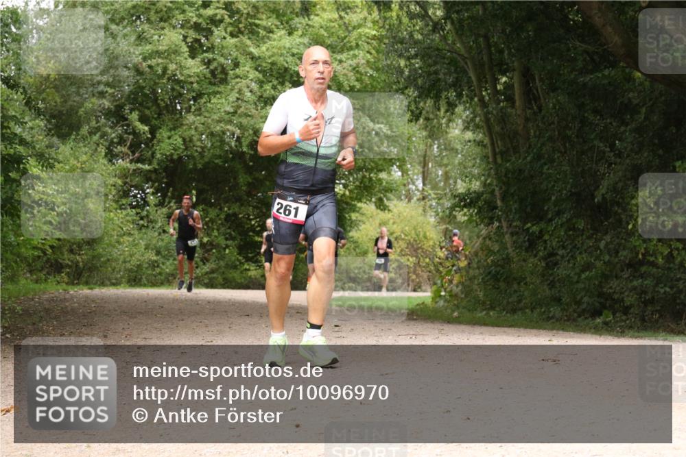 30.08.2026 - Elbe Triathlon Hamburg Antke Förster http://msf.ph/oto/10096970 30.08.2026 10:30:37 Laufen 261 meine-sportfotos.de