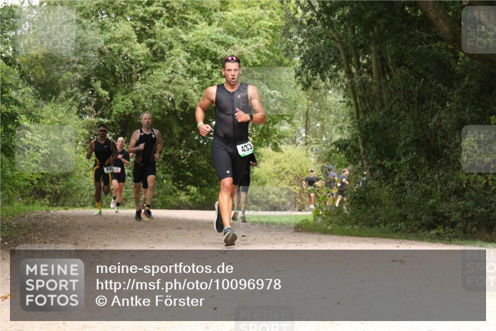 30.08.2026 - Elbe Triathlon Hamburg Antke Förster http://msf.ph/oto/10096978 30.08.2026 10:30:43 Laufen 490, 31, 433 meine-sportfotos.de