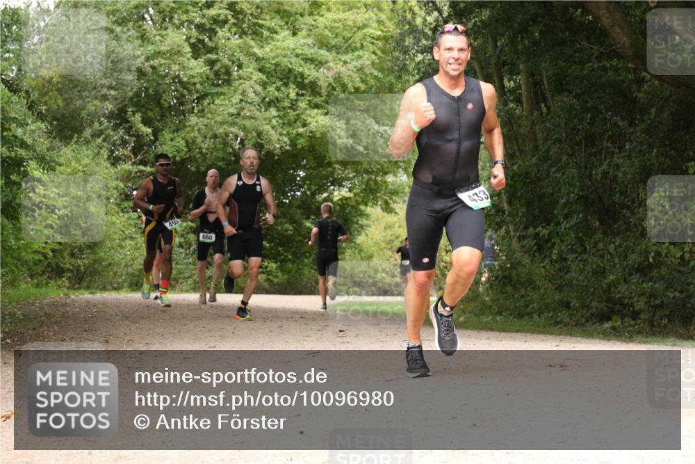30.08.2026 - Elbe Triathlon Hamburg Antke Förster http://msf.ph/oto/10096980 30.08.2026 10:30:44 Laufen 490, 660, 433 meine-sportfotos.de
