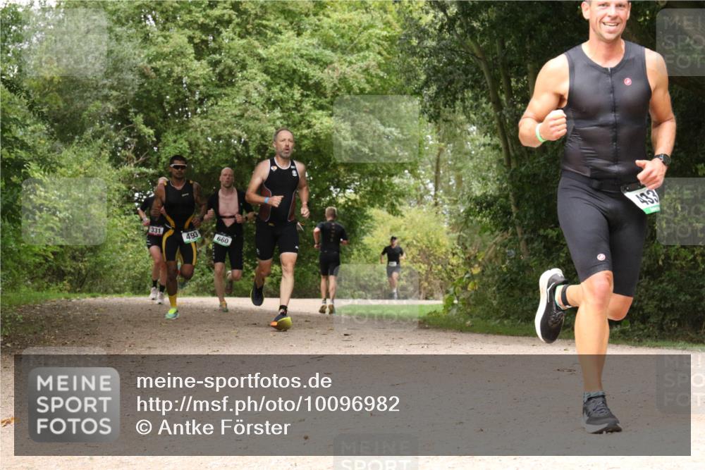 30.08.2026 - Elbe Triathlon Hamburg Antke Förster http://msf.ph/oto/10096982 30.08.2026 10:30:45 Laufen 331, 493, 660, 433 meine-sportfotos.de