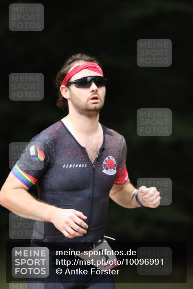 30.08.2026 - Elbe Triathlon Hamburg Antke Förster http://msf.ph/oto/10096991 30.08.2026 10:26:09 Laufen 3 meine-sportfotos.de