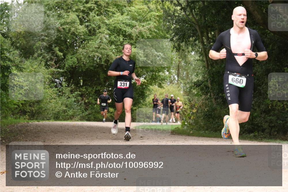 30.08.2026 - Elbe Triathlon Hamburg Antke Förster http://msf.ph/oto/10096992 30.08.2026 10:30:49 Laufen 331, 660 meine-sportfotos.de