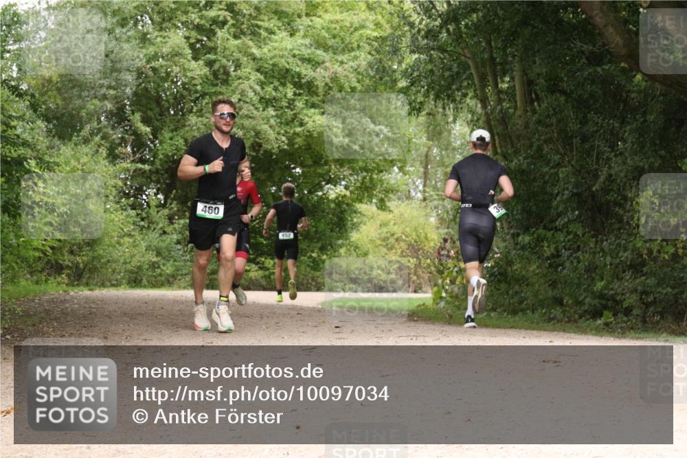 30.08.2026 - Elbe Triathlon Hamburg Antke Förster http://msf.ph/oto/10097034 30.08.2026 10:31:36 Laufen 460, 452, 35 meine-sportfotos.de