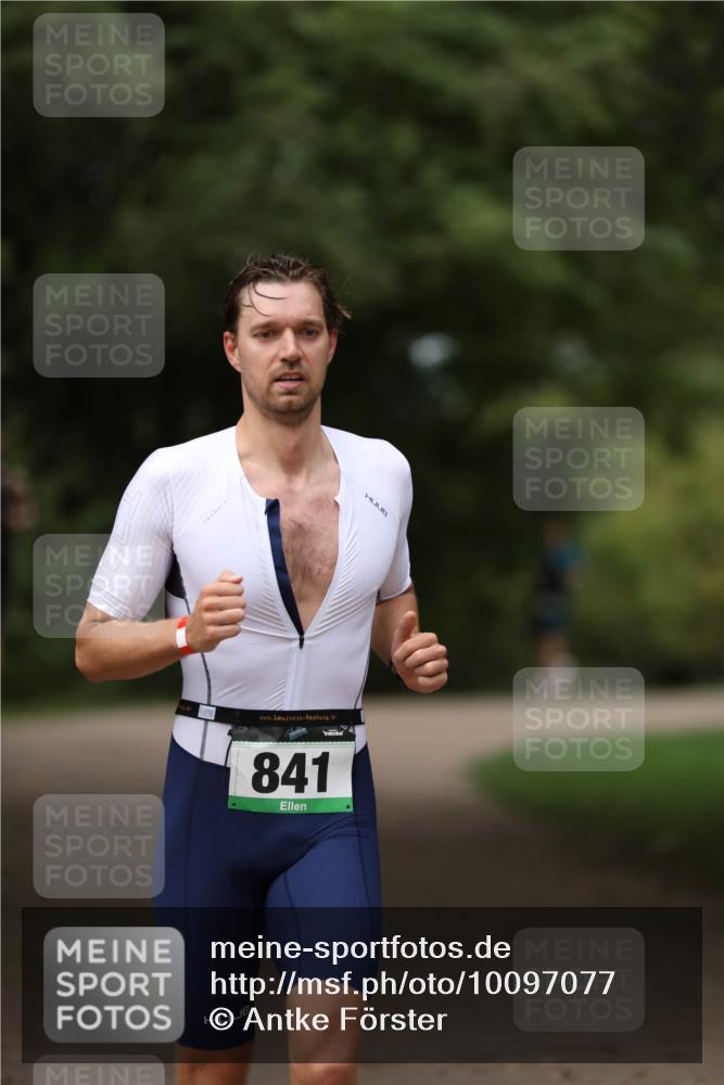30.08.2026 - Elbe Triathlon Hamburg Antke Förster http://msf.ph/oto/10097077 30.08.2026 10:27:34 Laufen 841 meine-sportfotos.de