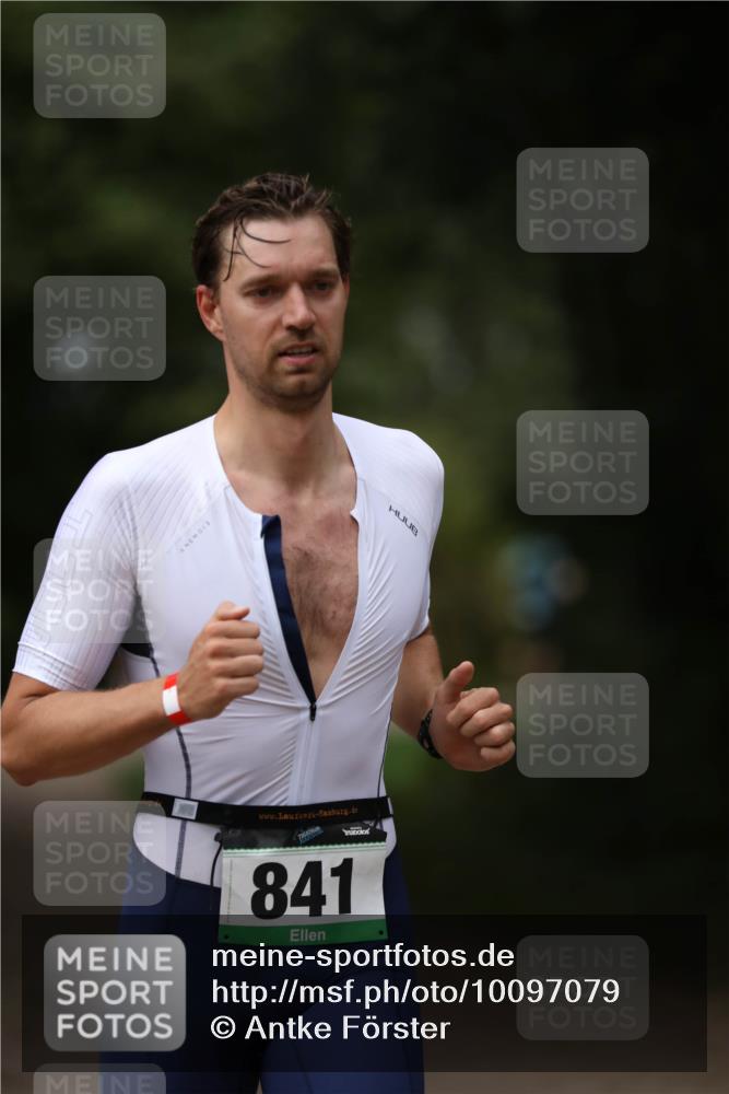30.08.2026 - Elbe Triathlon Hamburg Antke Förster http://msf.ph/oto/10097079 30.08.2026 10:27:35 Laufen 12, 841 meine-sportfotos.de