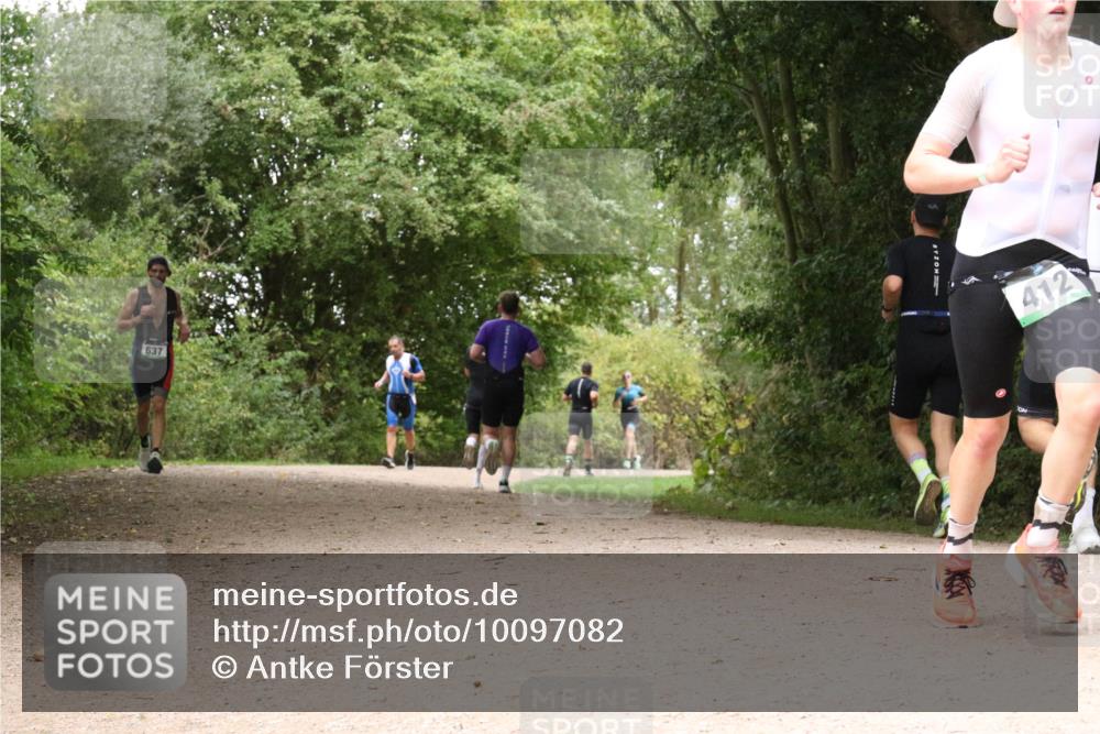 30.08.2026 - Elbe Triathlon Hamburg Antke Förster http://msf.ph/oto/10097082 30.08.2026 10:32:32 Laufen 637, 412 meine-sportfotos.de