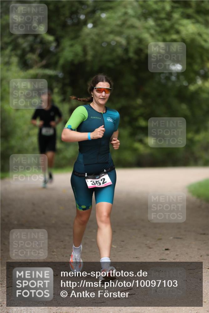 30.08.2026 - Elbe Triathlon Hamburg Antke Förster http://msf.ph/oto/10097103 30.08.2026 10:27:47 Laufen 352 meine-sportfotos.de