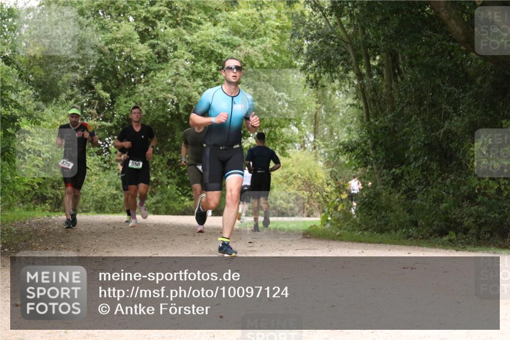 30.08.2026 - Elbe Triathlon Hamburg Antke Förster http://msf.ph/oto/10097124 30.08.2026 10:32:57 Laufen 325, 550 meine-sportfotos.de