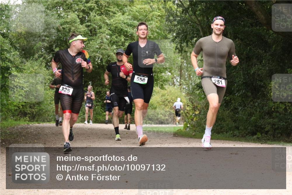 30.08.2026 - Elbe Triathlon Hamburg Antke Förster http://msf.ph/oto/10097132 30.08.2026 10:32:59 Laufen 325, 550, 251 meine-sportfotos.de