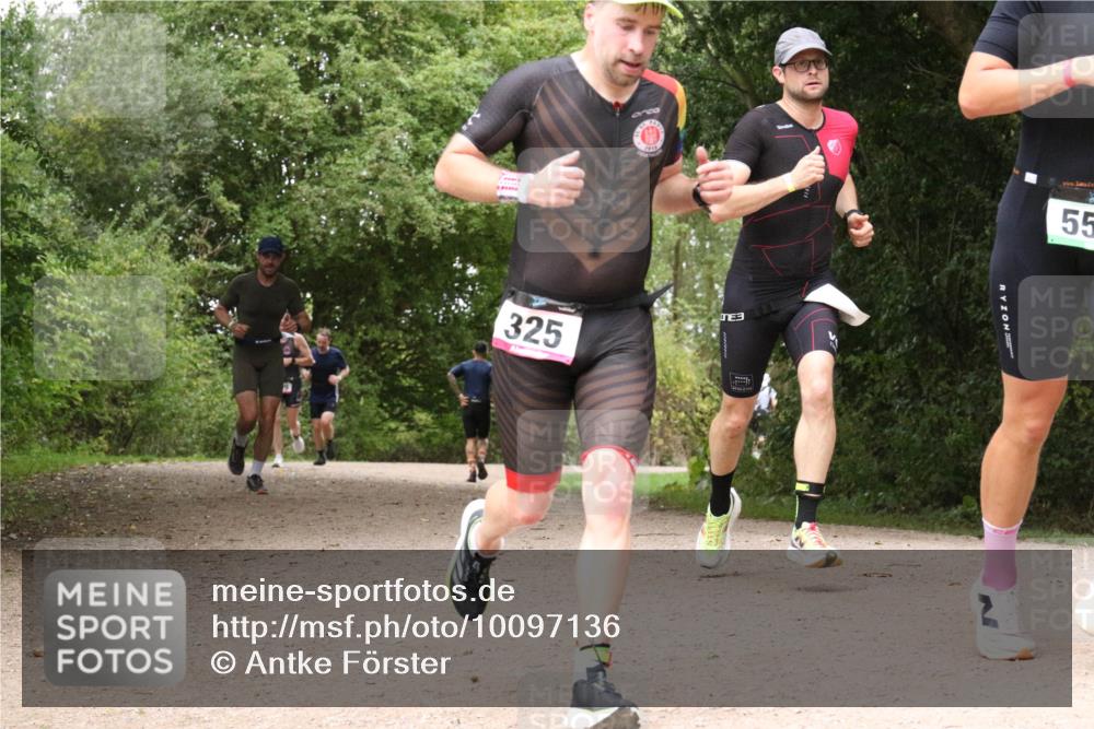 30.08.2026 - Elbe Triathlon Hamburg Antke Förster http://msf.ph/oto/10097136 30.08.2026 10:33:01 Laufen 325, 55 meine-sportfotos.de