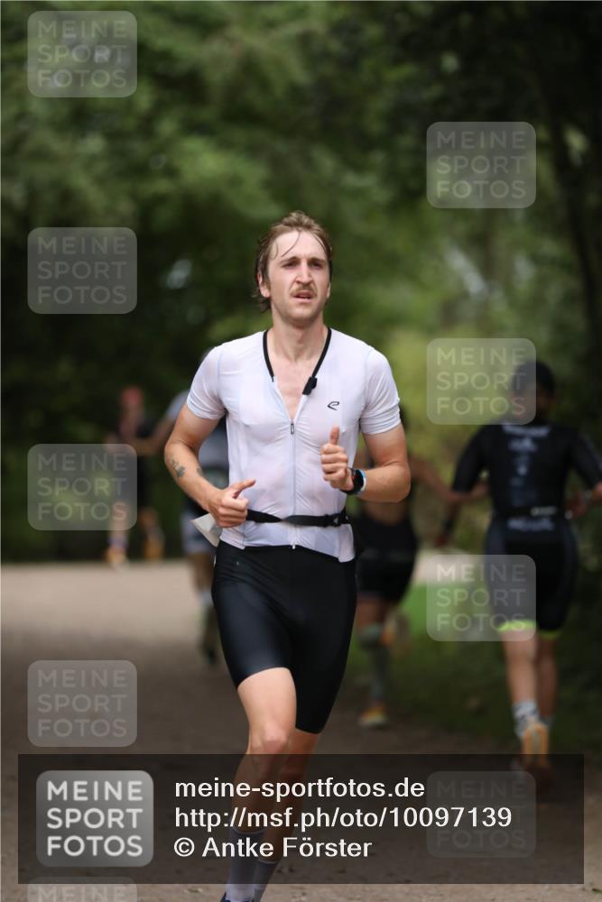 30.08.2026 - Elbe Triathlon Hamburg Antke Förster http://msf.ph/oto/10097139 30.08.2026 10:28:24 Laufen  meine-sportfotos.de