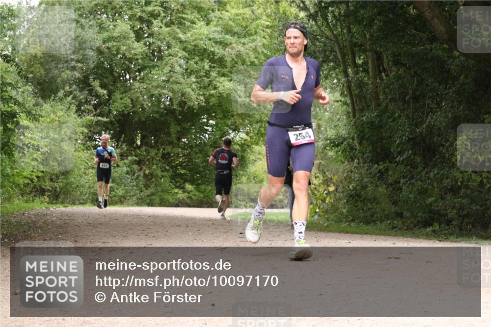30.08.2026 - Elbe Triathlon Hamburg Antke Förster http://msf.ph/oto/10097170 30.08.2026 10:33:25 Laufen 484, 254 meine-sportfotos.de