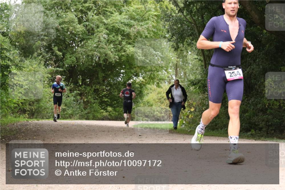 30.08.2026 - Elbe Triathlon Hamburg Antke Förster http://msf.ph/oto/10097172 30.08.2026 10:33:25 Laufen 484, 254 meine-sportfotos.de