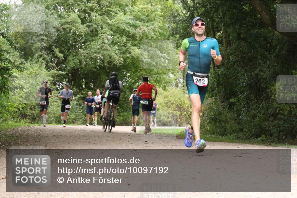 30.08.2026 - Elbe Triathlon Hamburg Antke Förster http://msf.ph/oto/10097192 30.08.2026 10:33:46 Laufen 338, 366, 735, 202 meine-sportfotos.de