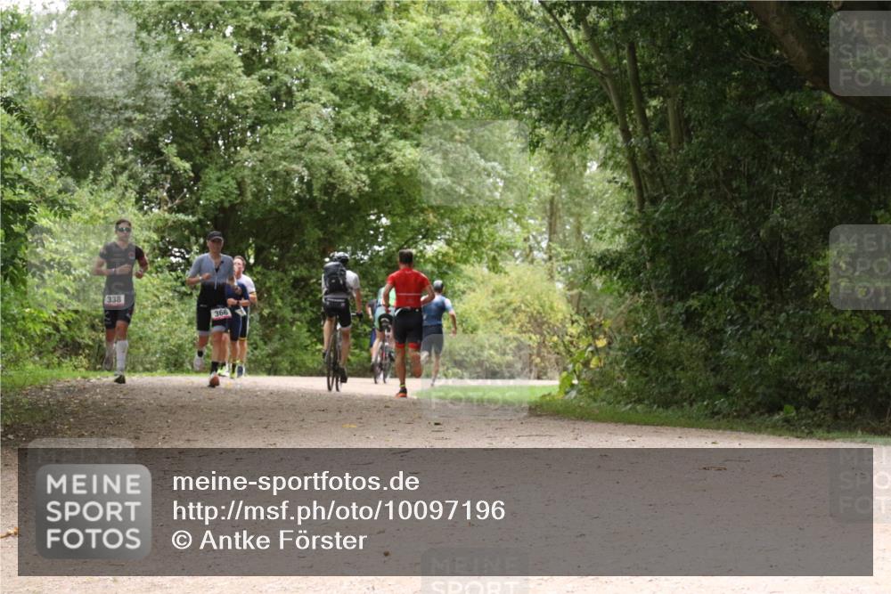 30.08.2026 - Elbe Triathlon Hamburg Antke Förster http://msf.ph/oto/10097196 30.08.2026 10:33:47 Laufen 338, 366 meine-sportfotos.de