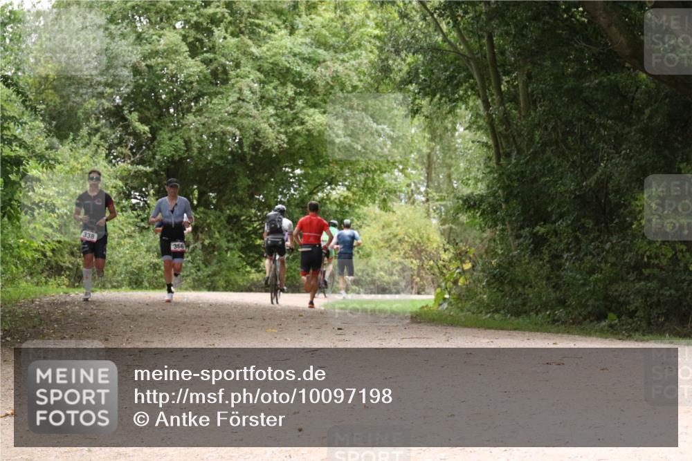 30.08.2026 - Elbe Triathlon Hamburg Antke Förster http://msf.ph/oto/10097198 30.08.2026 10:33:48 Laufen 338, 366 meine-sportfotos.de