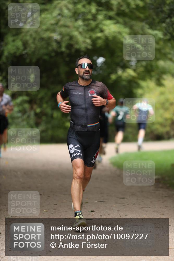 30.08.2026 - Elbe Triathlon Hamburg Antke Förster http://msf.ph/oto/10097227 30.08.2026 10:30:11 Laufen  meine-sportfotos.de