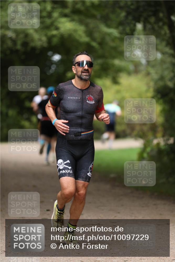30.08.2026 - Elbe Triathlon Hamburg Antke Förster http://msf.ph/oto/10097229 30.08.2026 10:30:11 Laufen  meine-sportfotos.de