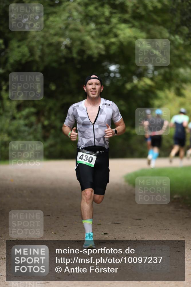 30.08.2026 - Elbe Triathlon Hamburg Antke Förster http://msf.ph/oto/10097237 30.08.2026 10:30:16 Laufen 430 meine-sportfotos.de