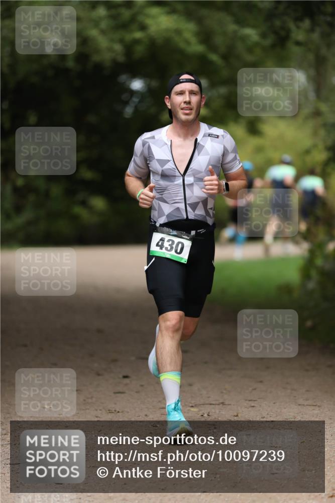 30.08.2026 - Elbe Triathlon Hamburg Antke Förster http://msf.ph/oto/10097239 30.08.2026 10:30:16 Laufen 430 meine-sportfotos.de