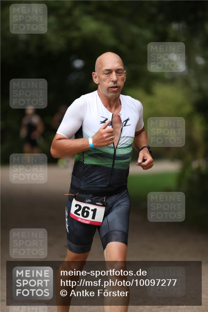 30.08.2026 - Elbe Triathlon Hamburg Antke Förster http://msf.ph/oto/10097277 30.08.2026 10:30:38 Laufen 261 meine-sportfotos.de
