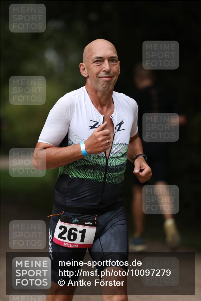 30.08.2026 - Elbe Triathlon Hamburg Antke Förster http://msf.ph/oto/10097279 30.08.2026 10:30:38 Laufen 261 meine-sportfotos.de