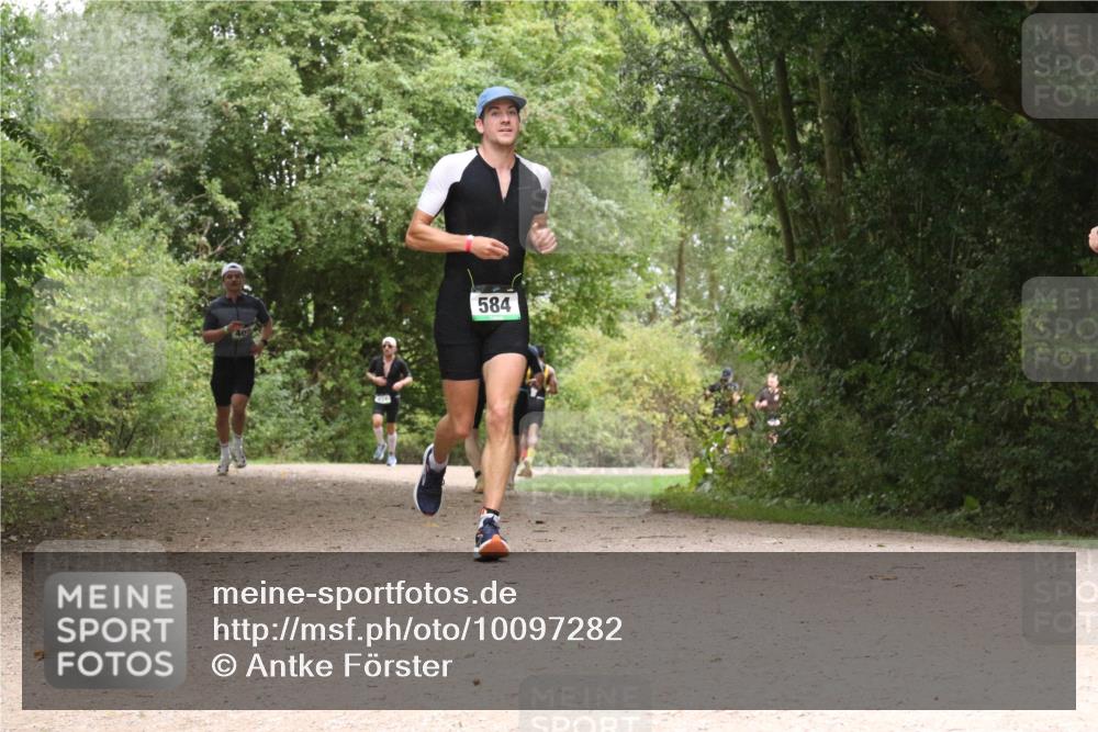 30.08.2026 - Elbe Triathlon Hamburg Antke Förster http://msf.ph/oto/10097282 30.08.2026 10:35:02 Laufen 584 meine-sportfotos.de