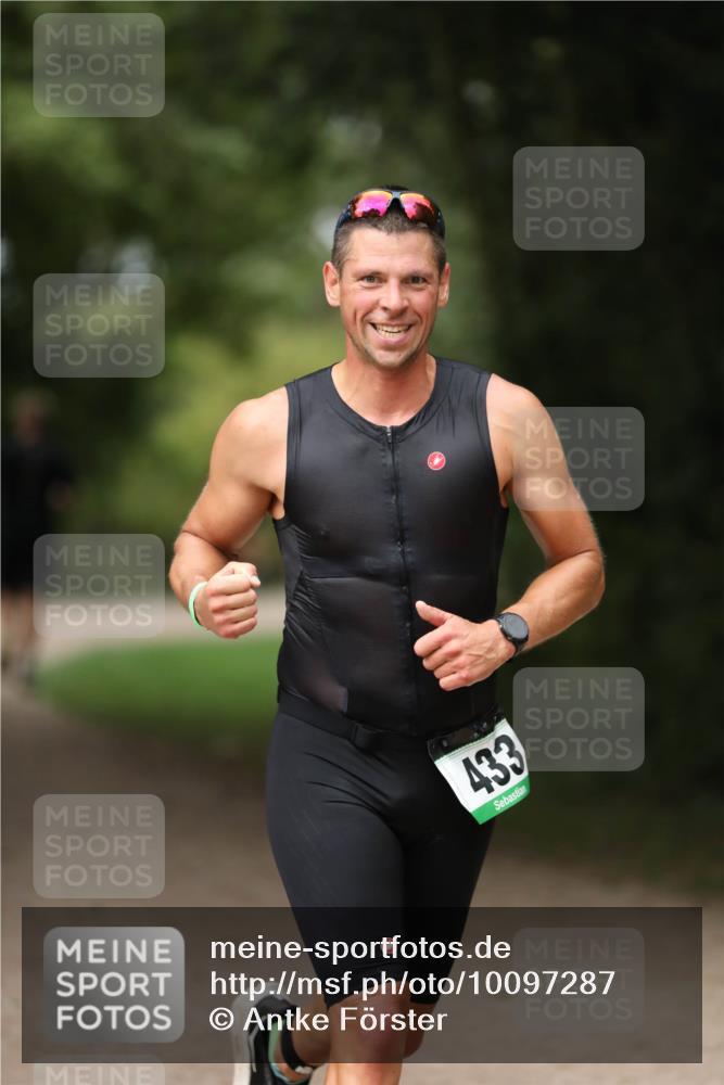 30.08.2026 - Elbe Triathlon Hamburg Antke Förster http://msf.ph/oto/10097287 30.08.2026 10:30:45 Laufen 433 meine-sportfotos.de