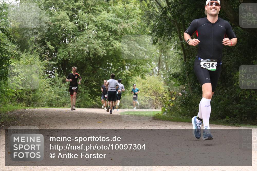 30.08.2026 - Elbe Triathlon Hamburg Antke Förster http://msf.ph/oto/10097304 30.08.2026 10:35:11 Laufen 324, 634 meine-sportfotos.de