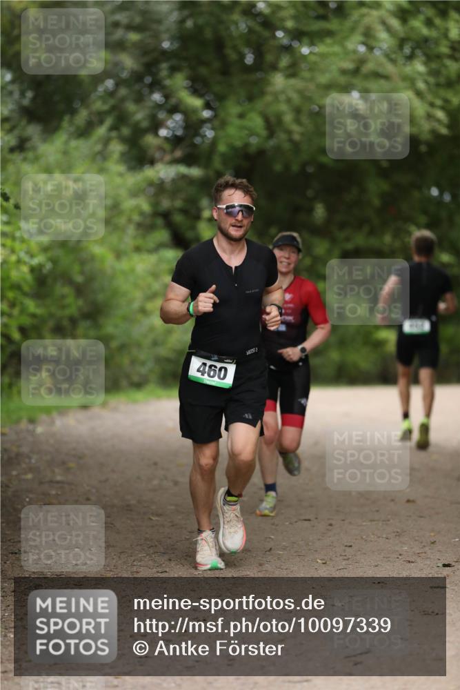 30.08.2026 - Elbe Triathlon Hamburg Antke Förster http://msf.ph/oto/10097339 30.08.2026 10:31:36 Laufen 460 meine-sportfotos.de