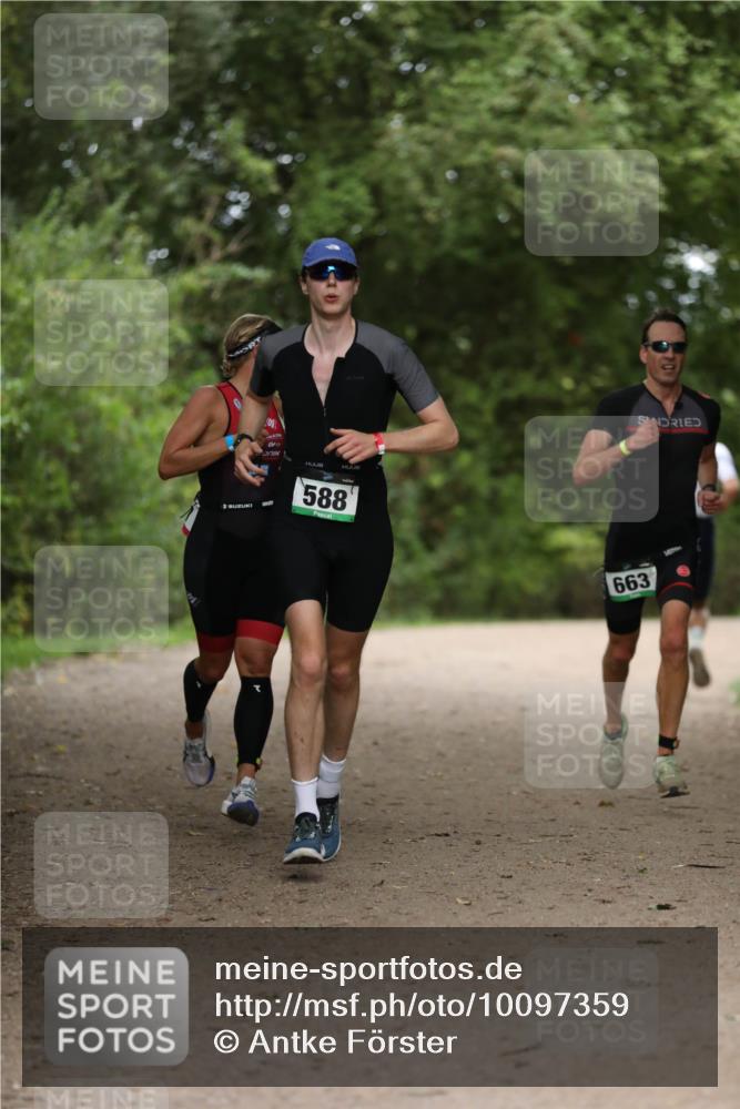 30.08.2026 - Elbe Triathlon Hamburg Antke Förster http://msf.ph/oto/10097359 30.08.2026 10:31:55 Laufen 588, 663 meine-sportfotos.de