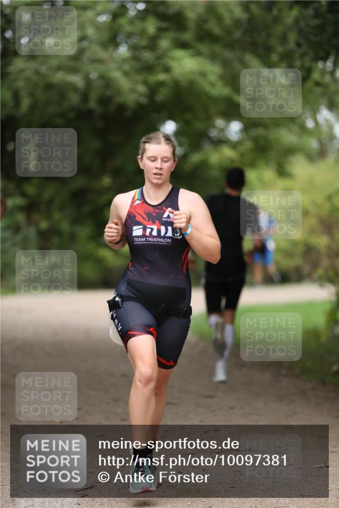 30.08.2026 - Elbe Triathlon Hamburg Antke Förster http://msf.ph/oto/10097381 30.08.2026 10:32:28 Laufen  meine-sportfotos.de