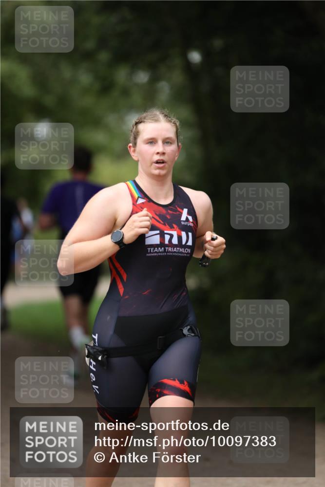 30.08.2026 - Elbe Triathlon Hamburg Antke Förster http://msf.ph/oto/10097383 30.08.2026 10:32:29 Laufen  meine-sportfotos.de