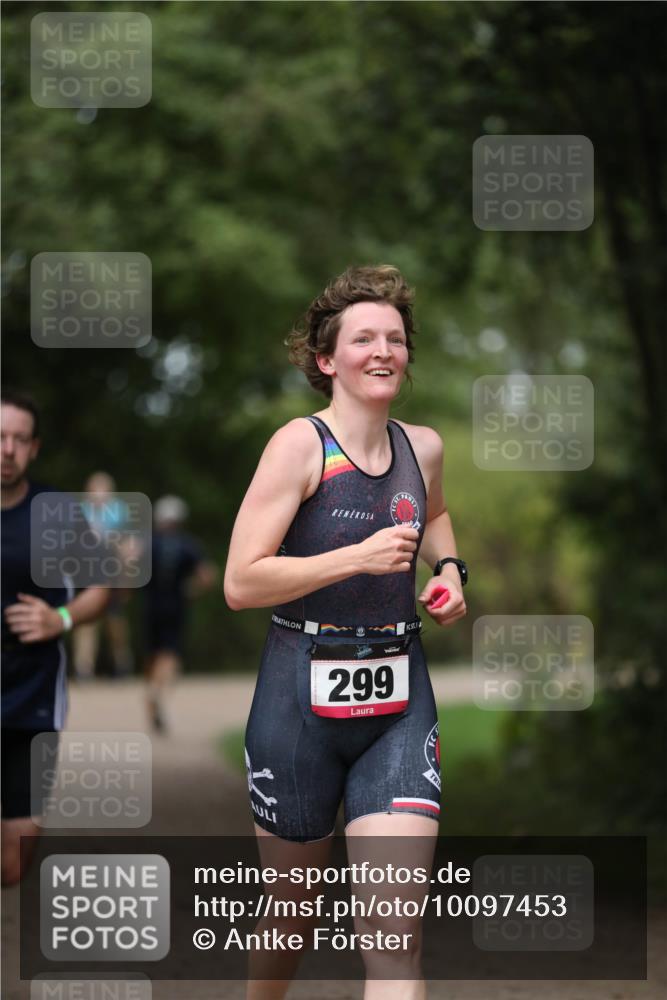 30.08.2026 - Elbe Triathlon Hamburg Antke Förster http://msf.ph/oto/10097453 30.08.2026 10:33:11 Laufen 299, 15 meine-sportfotos.de