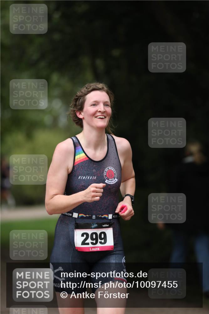30.08.2026 - Elbe Triathlon Hamburg Antke Förster http://msf.ph/oto/10097455 30.08.2026 10:33:11 Laufen 299, 1910 meine-sportfotos.de