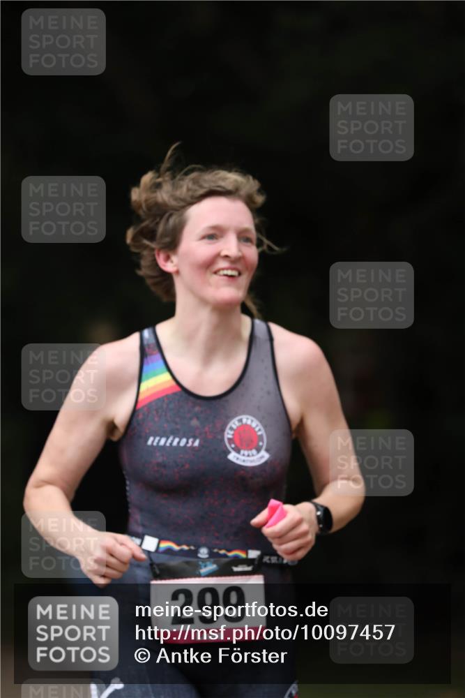 30.08.2026 - Elbe Triathlon Hamburg Antke Förster http://msf.ph/oto/10097457 30.08.2026 10:33:12 Laufen 299, 1910 meine-sportfotos.de