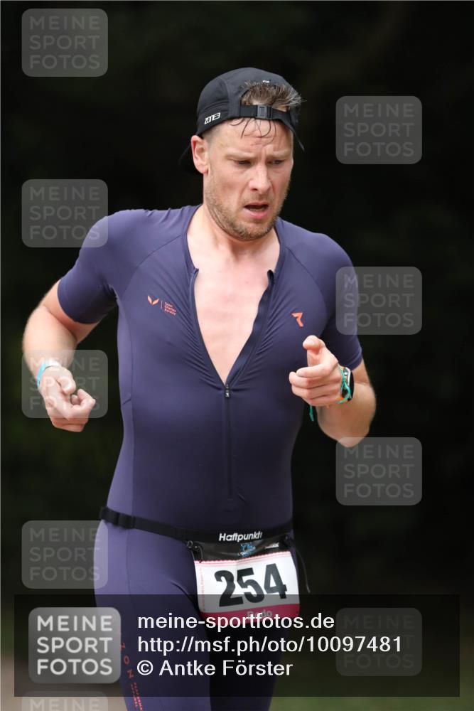 30.08.2026 - Elbe Triathlon Hamburg Antke Förster http://msf.ph/oto/10097481 30.08.2026 10:33:27 Laufen 34, 254 meine-sportfotos.de