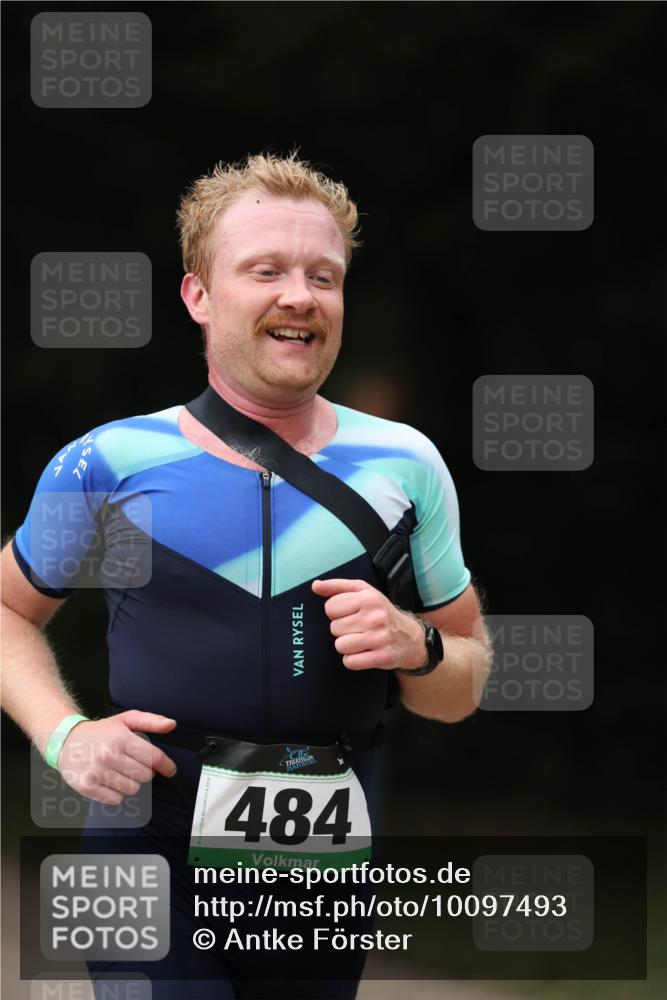 30.08.2026 - Elbe Triathlon Hamburg Antke Förster http://msf.ph/oto/10097493 30.08.2026 10:33:33 Laufen 484 meine-sportfotos.de