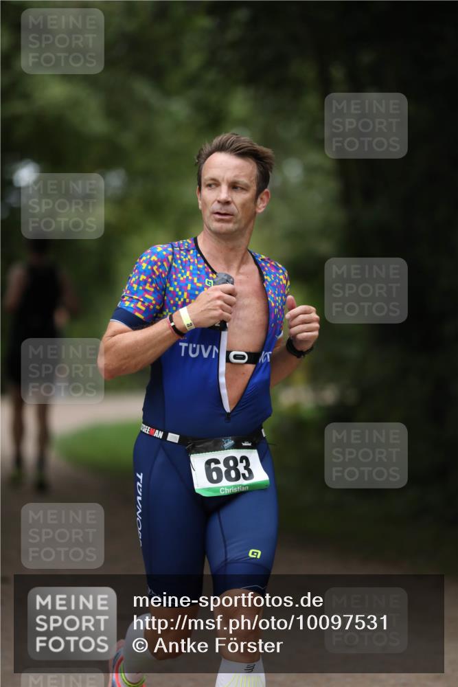 30.08.2026 - Elbe Triathlon Hamburg Antke Förster http://msf.ph/oto/10097531 30.08.2026 10:34:01 Laufen 683 meine-sportfotos.de