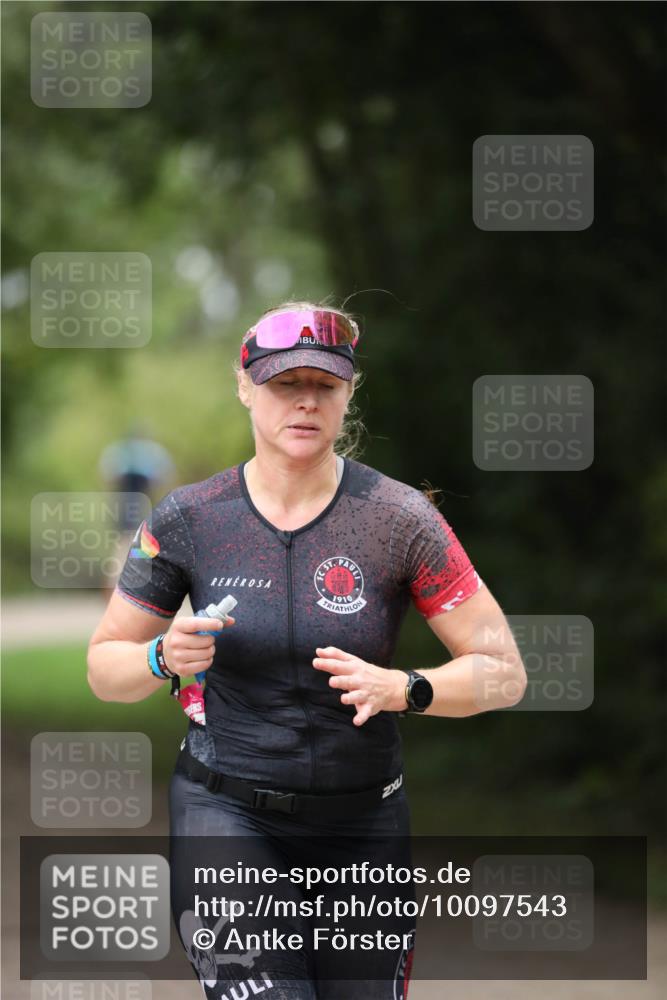 30.08.2026 - Elbe Triathlon Hamburg Antke Förster http://msf.ph/oto/10097543 30.08.2026 10:34:14 Laufen 1910 meine-sportfotos.de