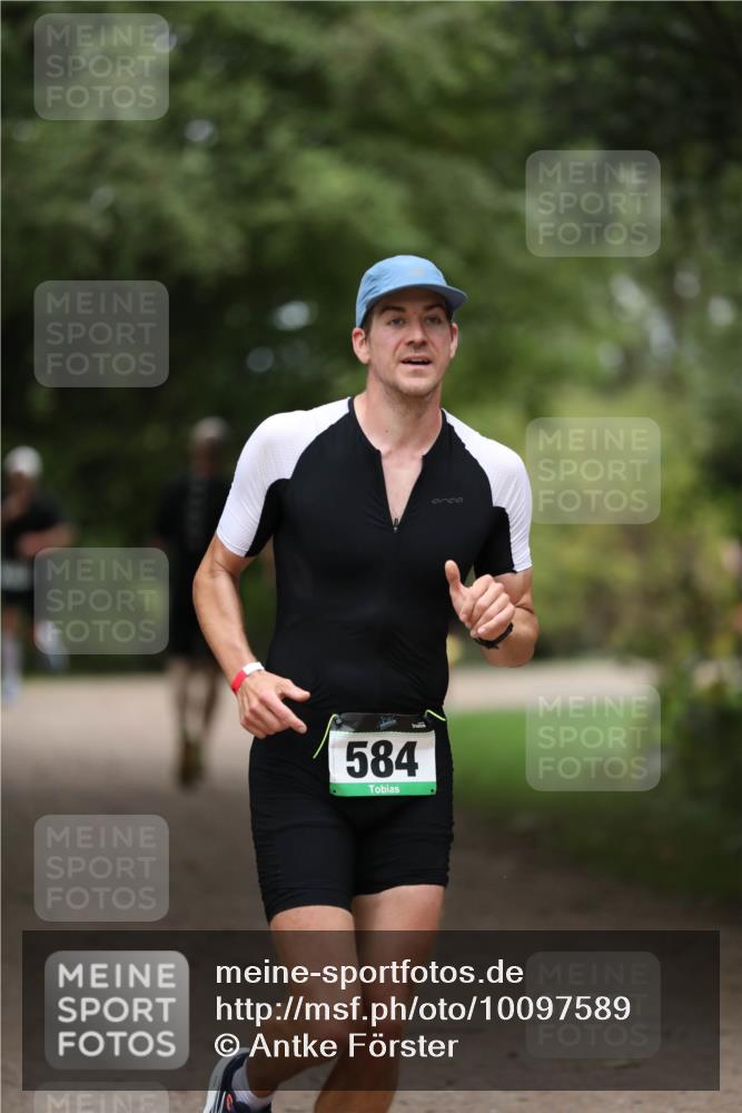 30.08.2026 - Elbe Triathlon Hamburg Antke Förster http://msf.ph/oto/10097589 30.08.2026 10:35:03 Laufen 584 meine-sportfotos.de
