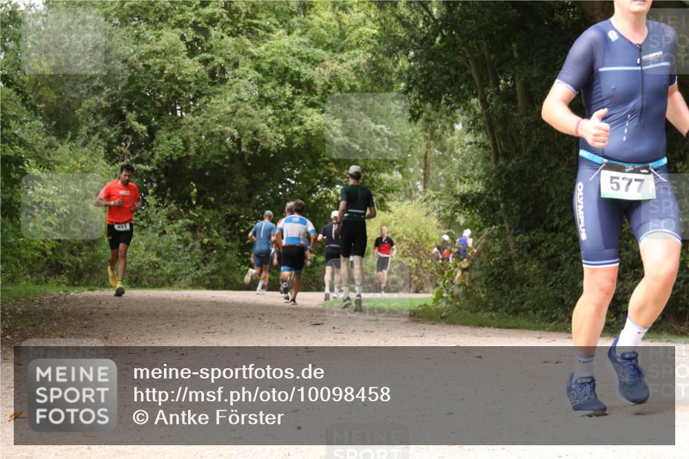 30.08.2026 - Elbe Triathlon Hamburg Antke Förster http://msf.ph/oto/10098458 30.08.2026 10:46:47 Laufen 451, 577 meine-sportfotos.de