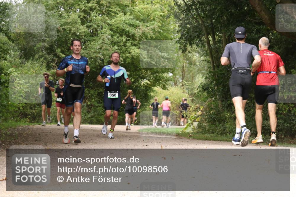 30.08.2026 - Elbe Triathlon Hamburg Antke Förster http://msf.ph/oto/10098506 30.08.2026 10:47:28 Laufen 537, 650 meine-sportfotos.de