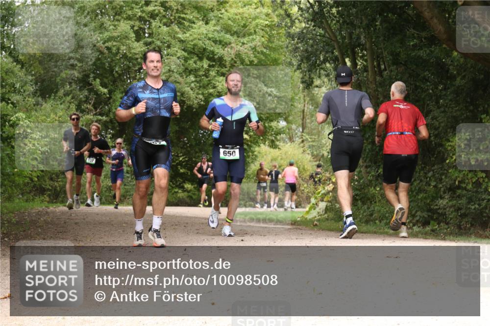 30.08.2026 - Elbe Triathlon Hamburg Antke Förster http://msf.ph/oto/10098508 30.08.2026 10:47:29 Laufen 537, 650 meine-sportfotos.de