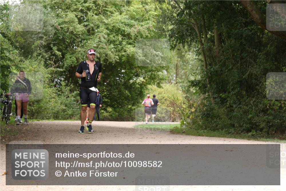 30.08.2026 - Elbe Triathlon Hamburg Antke Förster http://msf.ph/oto/10098582 30.08.2026 10:48:21 Laufen  meine-sportfotos.de